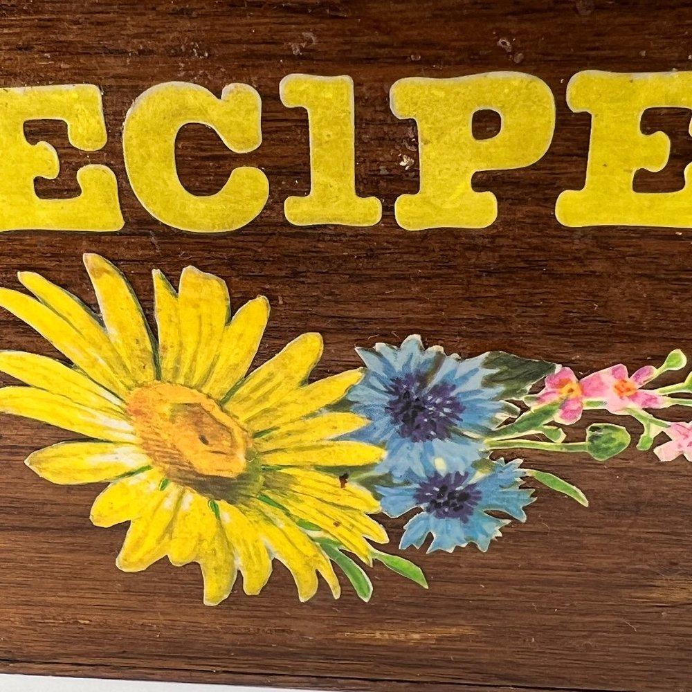 Vtg Handcrafted Finger Joint Wood Floral Recipe Box With Recipes Farmhouse - Picture 6 of 16